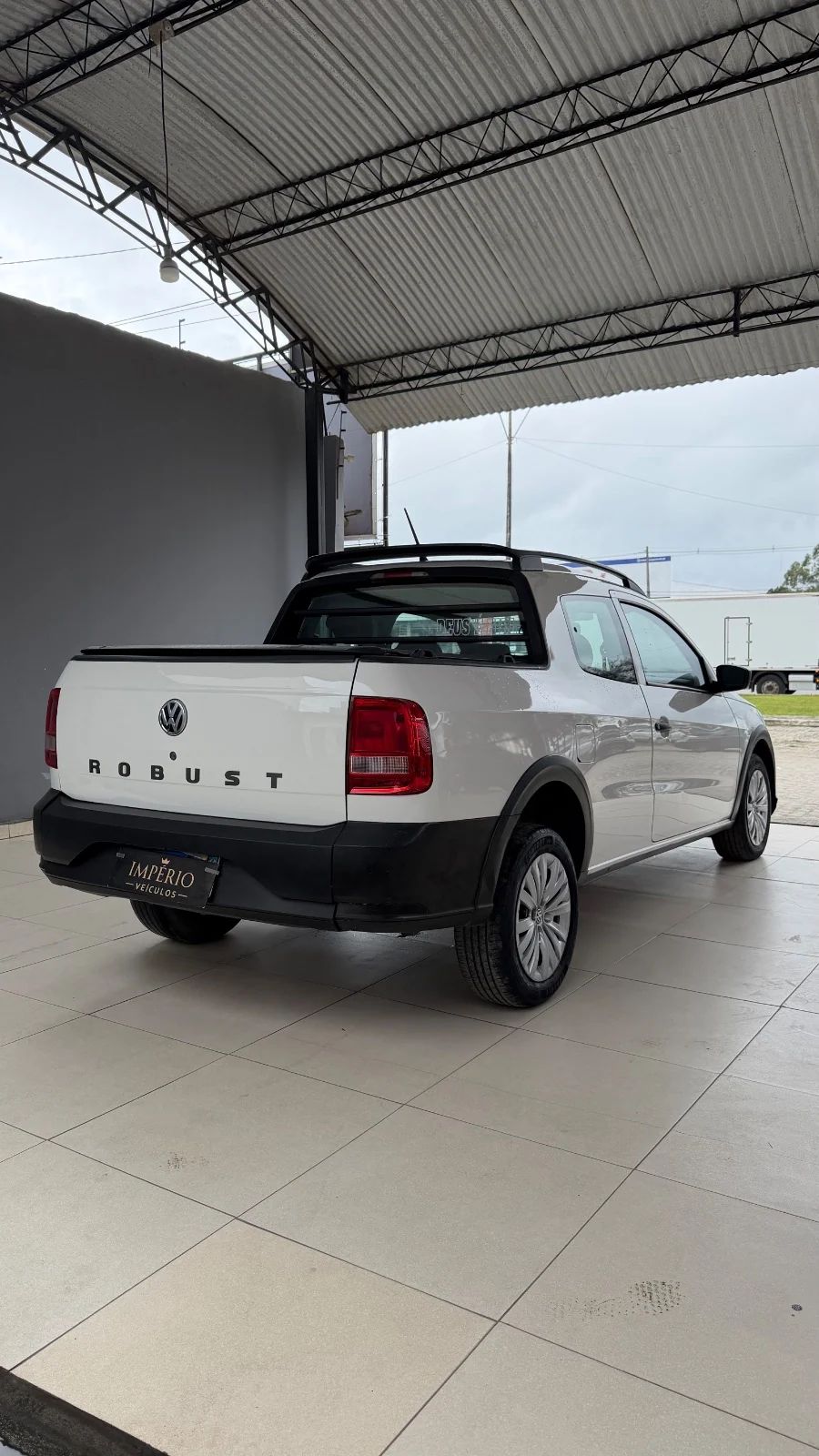 VolksWagen Saveiro 2022, cor branca, foto 4 de 7