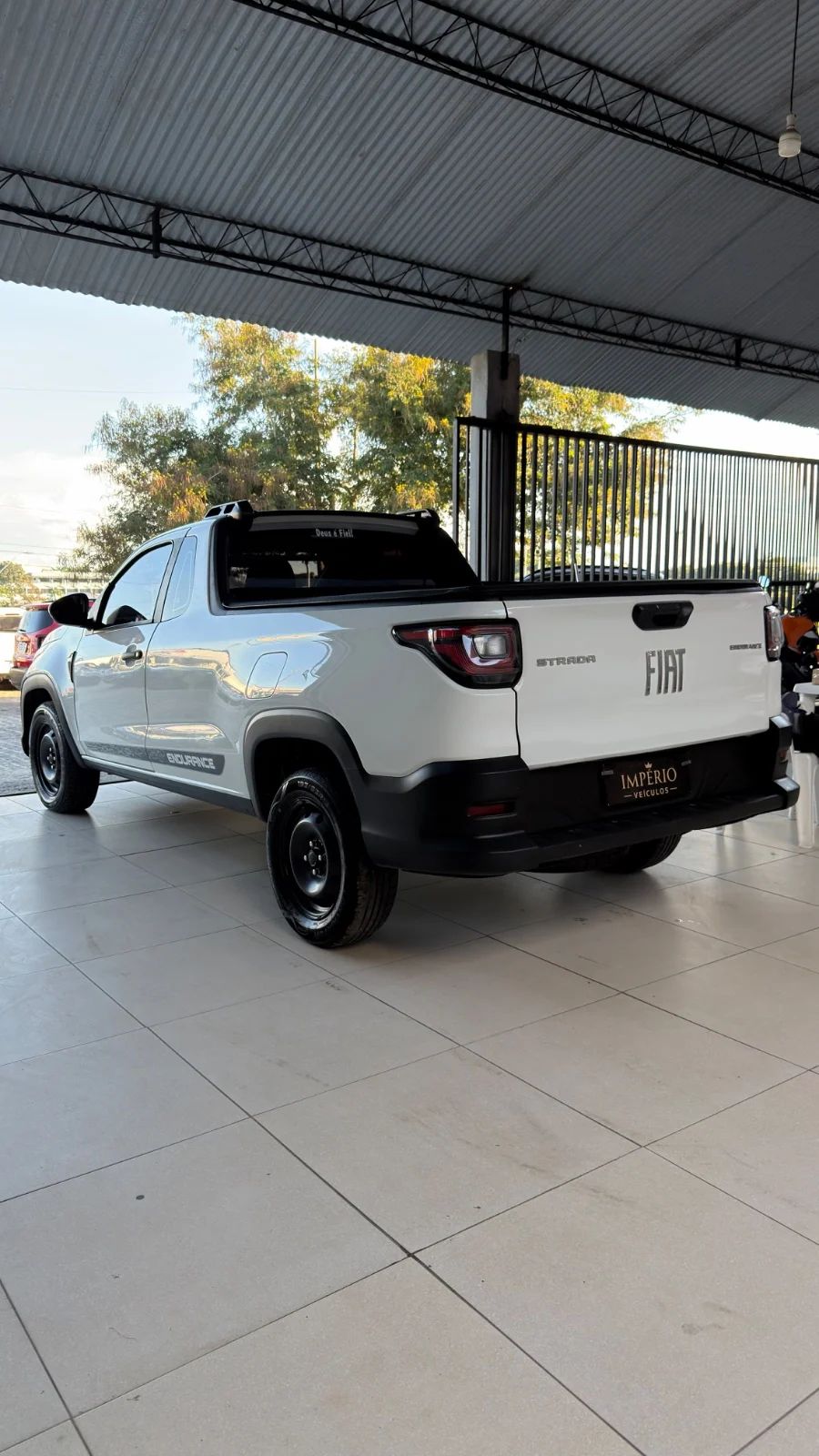 Fiat Strada 2023, cor branca, foto 3 de 7