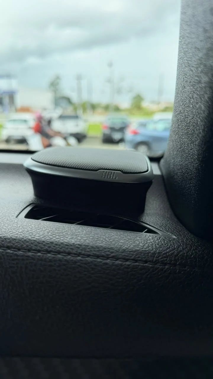 Toyota Hilux 2022, cor preta, foto 8 de 10