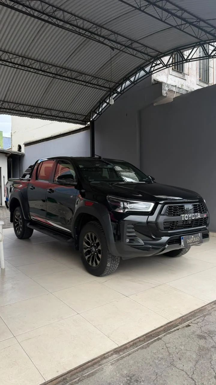 Toyota Hilux 2022, cor preta, foto 2 de 10