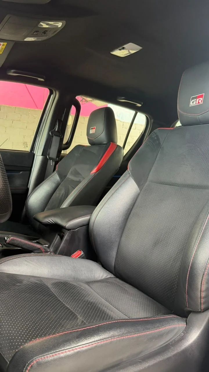 Toyota Hilux 2022, cor preta, foto 10 de 10